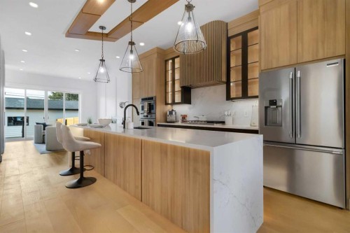 646 25 Avenue Nw, Calgary, AB - Indoor Photo Showing Kitchen With Upgraded Kitchen