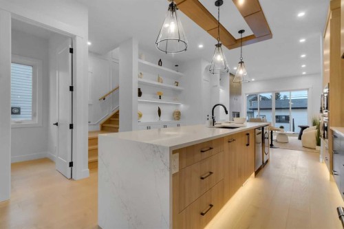 646 25 Avenue Nw, Calgary, AB - Indoor Photo Showing Kitchen