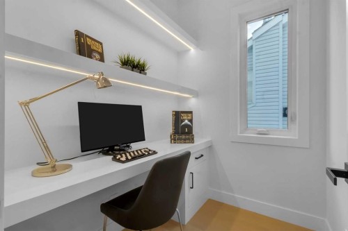 646 25 Avenue Nw, Calgary, AB - Indoor Photo Showing Office