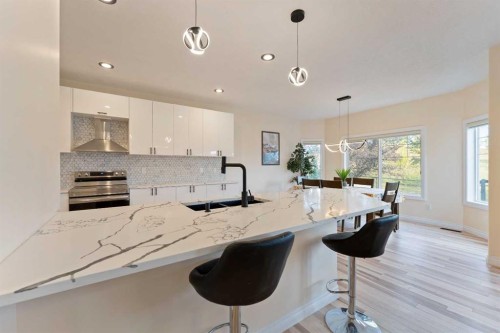 20 Sherwood Circle Nw, Calgary, AB - Indoor Photo Showing Kitchen With Upgraded Kitchen