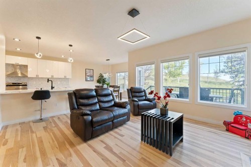 20 Sherwood Circle Nw, Calgary, AB - Indoor Photo Showing Living Room