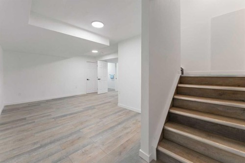 20 Sherwood Circle Nw, Calgary, AB - Indoor Photo Showing Other Room