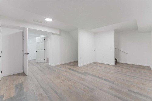 20 Sherwood Circle Nw, Calgary, AB - Indoor Photo Showing Other Room