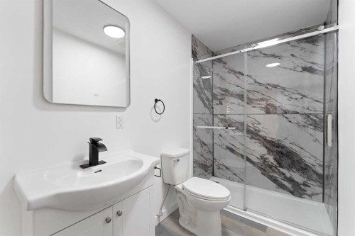 20 Sherwood Circle Nw, Calgary, AB - Indoor Photo Showing Bathroom