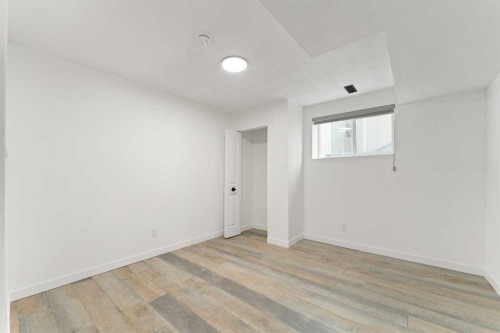 20 Sherwood Circle Nw, Calgary, AB - Indoor Photo Showing Other Room