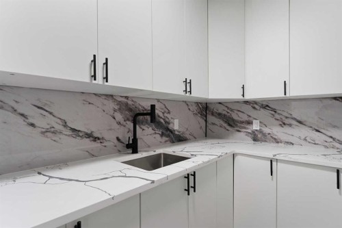 20 Sherwood Circle Nw, Calgary, AB - Indoor Photo Showing Kitchen