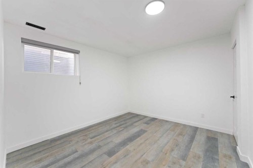 20 Sherwood Circle Nw, Calgary, AB - Indoor Photo Showing Other Room