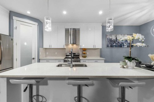 753 Edgefield Crescent, Strathmore, AB - Indoor Photo Showing Kitchen With Double Sink With Upgraded Kitchen