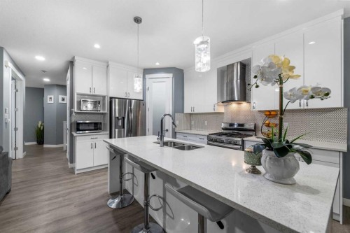 753 Edgefield Crescent, Strathmore, AB - Indoor Photo Showing Kitchen With Stainless Steel Kitchen With Double Sink With Upgraded Kitchen