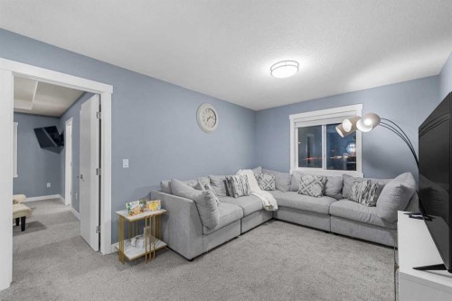 753 Edgefield Crescent, Strathmore, AB - Indoor Photo Showing Living Room