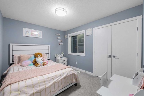 753 Edgefield Crescent, Strathmore, AB - Indoor Photo Showing Bedroom