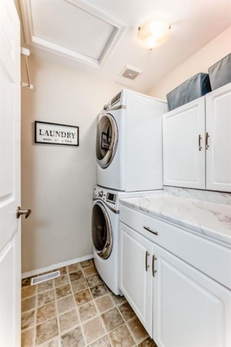 912 Windhaven Close Sw, Airdrie, AB - Indoor Photo Showing Laundry Room