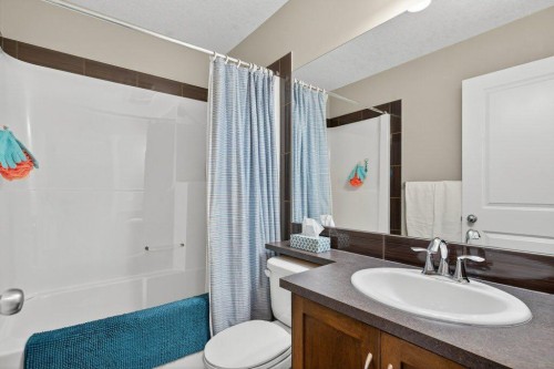 18 West Coach Road Sw, Calgary, AB - Indoor Photo Showing Bathroom