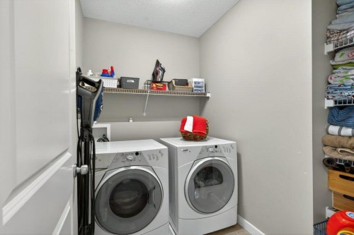 18 West Coach Road Sw, Calgary, AB - Indoor Photo Showing Laundry Room