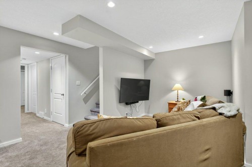 18 West Coach Road Sw, Calgary, AB - Indoor