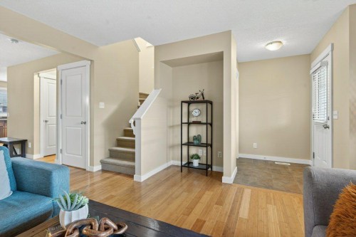 18 West Coach Road Sw, Calgary, AB - Indoor Photo Showing Living Room