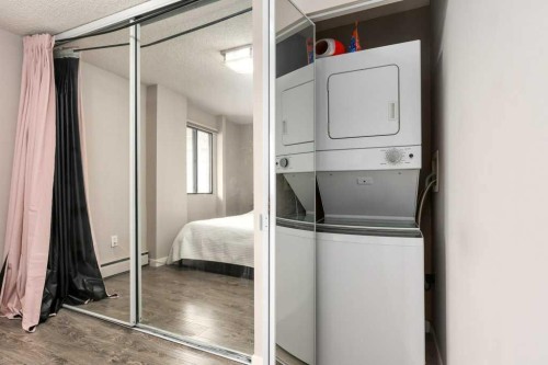 608-1330 15 Avenue Sw, Calgary, AB - Indoor Photo Showing Laundry Room