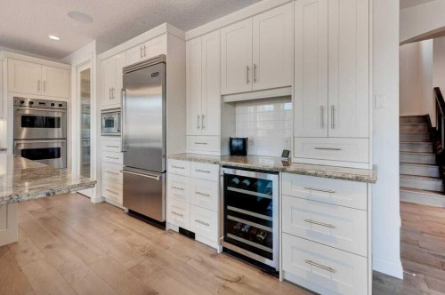 436 Evergreen Circle Sw, Calgary, AB - Indoor Photo Showing Kitchen