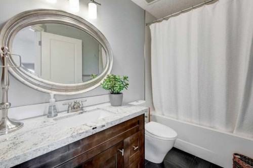 436 Evergreen Circle Sw, Calgary, AB - Indoor Photo Showing Bathroom