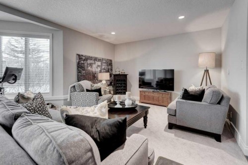 436 Evergreen Circle Sw, Calgary, AB - Indoor Photo Showing Living Room