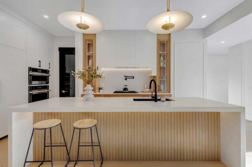 1321 10 Avenue Se, Calgary, AB - Indoor Photo Showing Kitchen