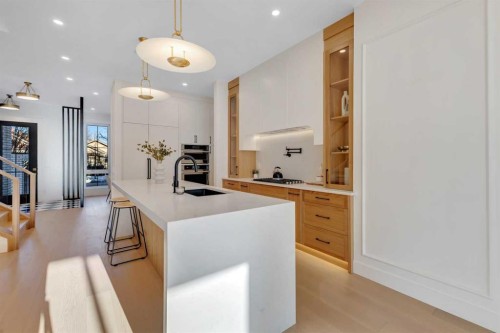 1321 10 Avenue Se, Calgary, AB - Indoor Photo Showing Kitchen With Upgraded Kitchen