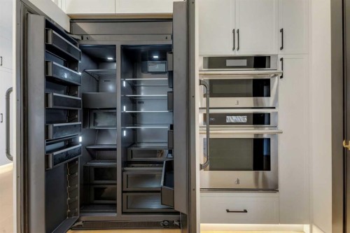 1321 10 Avenue Se, Calgary, AB - Indoor