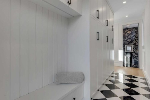 1321 10 Avenue Se, Calgary, AB - Indoor Photo Showing Other Room