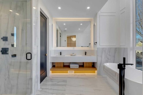 1321 10 Avenue Se, Calgary, AB - Indoor Photo Showing Bathroom