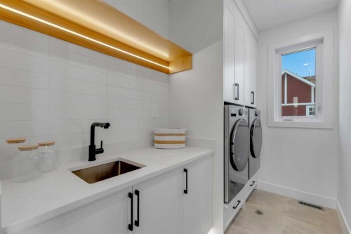 1321 10 Avenue Se, Calgary, AB - Indoor Photo Showing Laundry Room