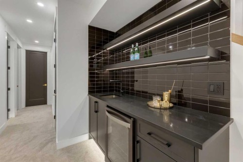 1321 10 Avenue Se, Calgary, AB - Indoor Photo Showing Kitchen