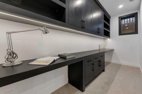 1321 10 Avenue Se, Calgary, AB - Indoor Photo Showing Other Room