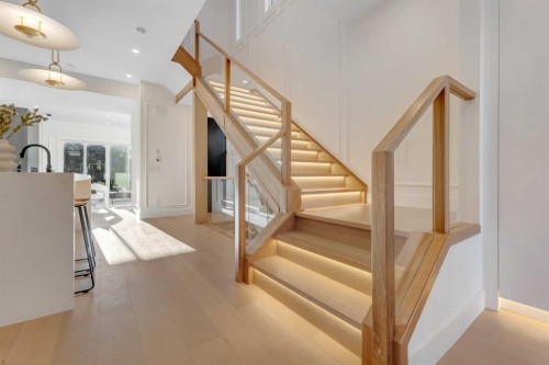 1321 10 Avenue Se, Calgary, AB - Indoor Photo Showing Other Room