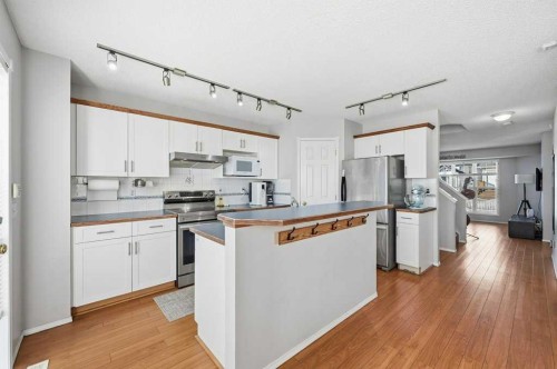 1009 Country Hills Circle Nw, Calgary, AB - Indoor Photo Showing Kitchen