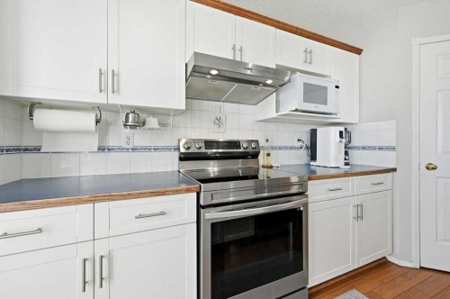 1009 Country Hills Circle Nw, Calgary, AB - Indoor Photo Showing Kitchen