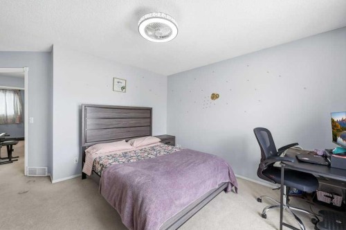 1009 Country Hills Circle Nw, Calgary, AB - Indoor Photo Showing Bedroom