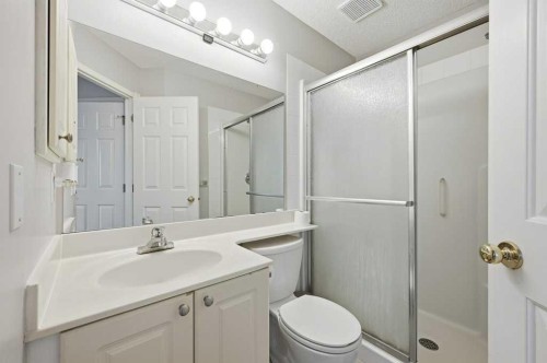 1009 Country Hills Circle Nw, Calgary, AB - Indoor Photo Showing Bathroom