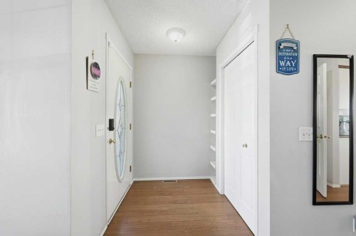 1009 Country Hills Circle Nw, Calgary, AB - Indoor Photo Showing Other Room