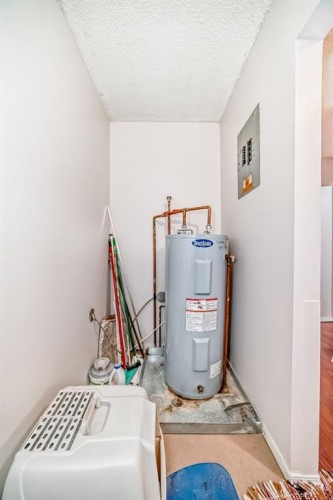 1802-3500 Varsity Drive Nw, Calgary, AB - Indoor Photo Showing Laundry Room