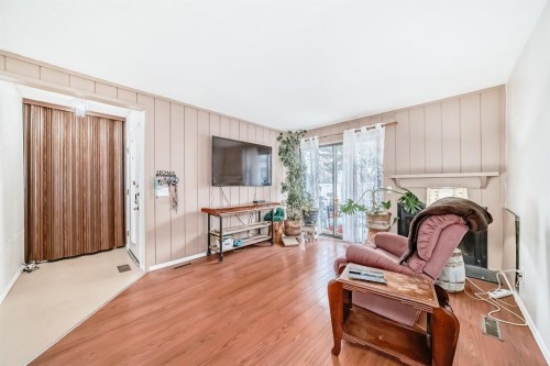 1802-3500 Varsity Drive Nw, Calgary, AB - Indoor Photo Showing Living Room
