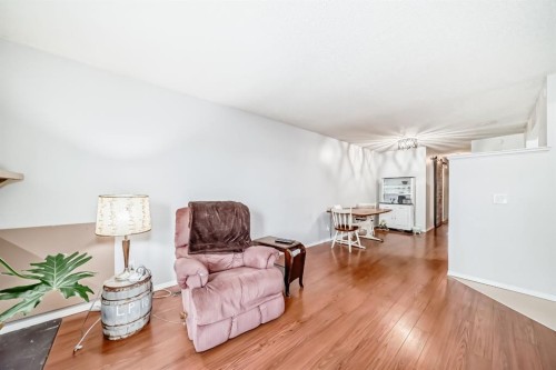 1802-3500 Varsity Drive Nw, Calgary, AB - Indoor Photo Showing Living Room