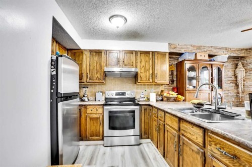 48 Templeridge Crescent Ne, Calgary, AB - Indoor Photo Showing Kitchen