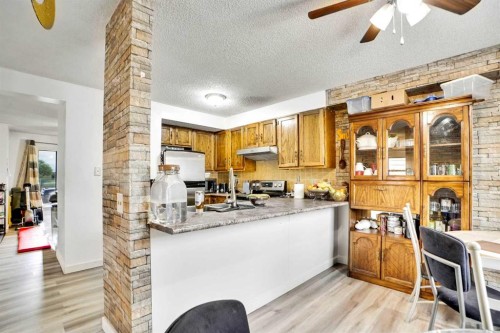 48 Templeridge Crescent Ne, Calgary, AB - Indoor Photo Showing Other Room