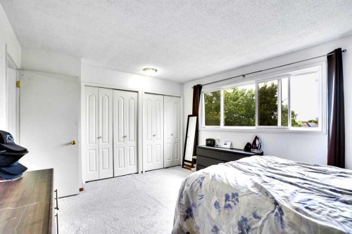 48 Templeridge Crescent Ne, Calgary, AB - Indoor Photo Showing Bedroom
