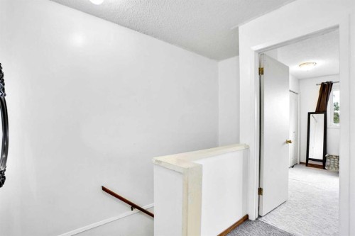 48 Templeridge Crescent Ne, Calgary, AB - Indoor Photo Showing Other Room