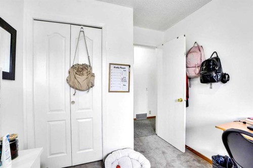 48 Templeridge Crescent Ne, Calgary, AB - Indoor Photo Showing Other Room