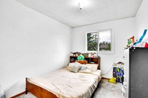 48 Templeridge Crescent Ne, Calgary, AB - Indoor Photo Showing Bedroom