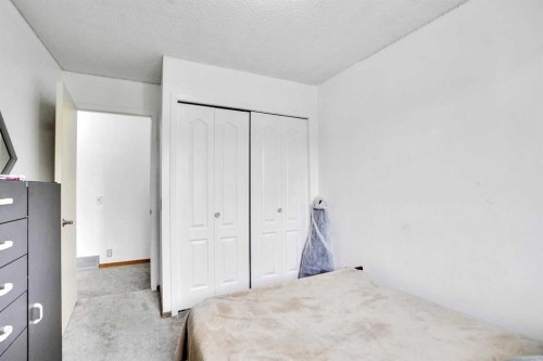 48 Templeridge Crescent Ne, Calgary, AB - Indoor Photo Showing Bedroom