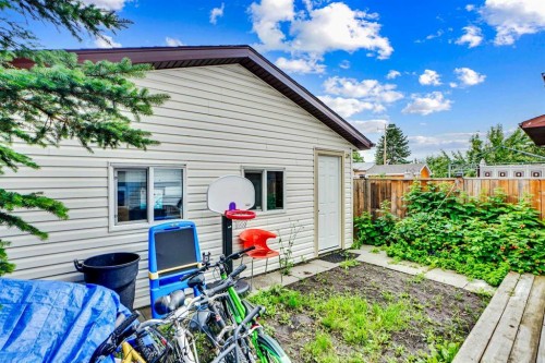 48 Templeridge Crescent Ne, Calgary, AB - Outdoor