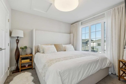 16 Treeline Lane Sw, Calgary, AB - Indoor Photo Showing Bedroom